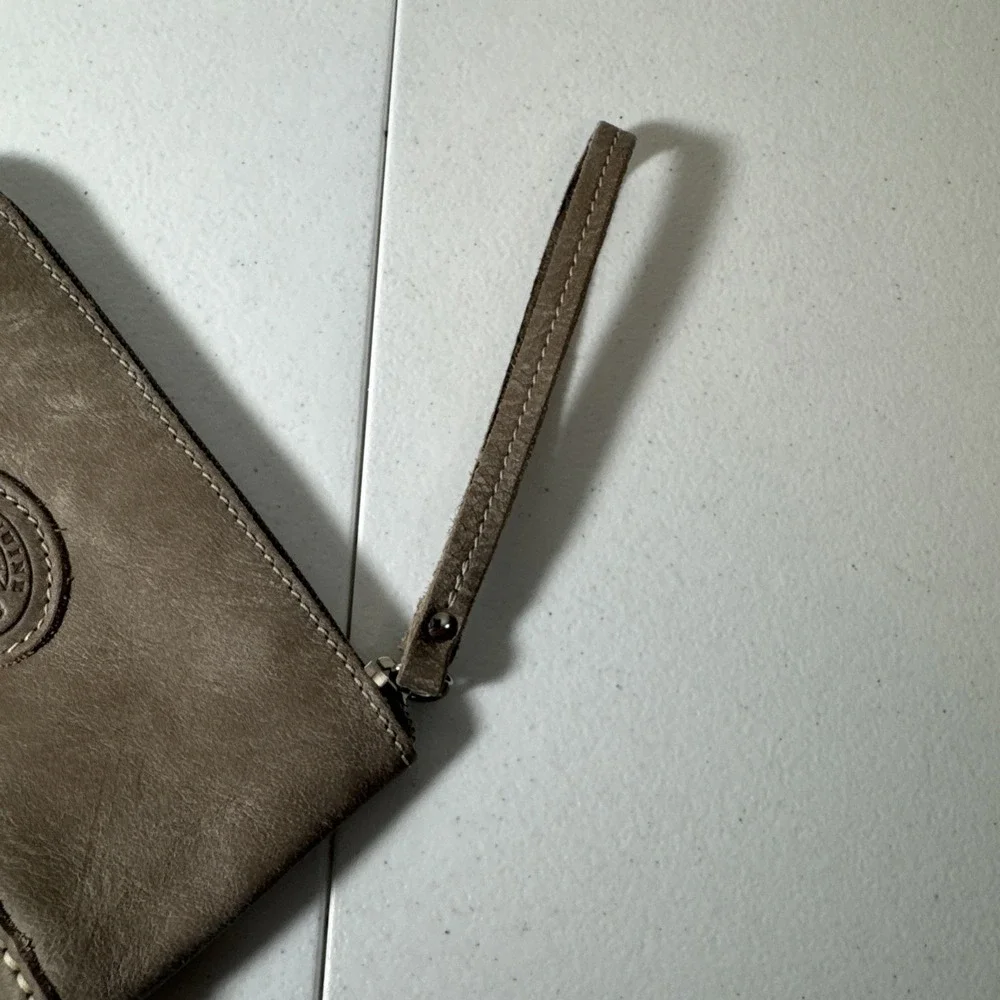 Roots Canada Genuine Leather Wristlet Pouch Clutch Bag Brown Zip Top Vintage